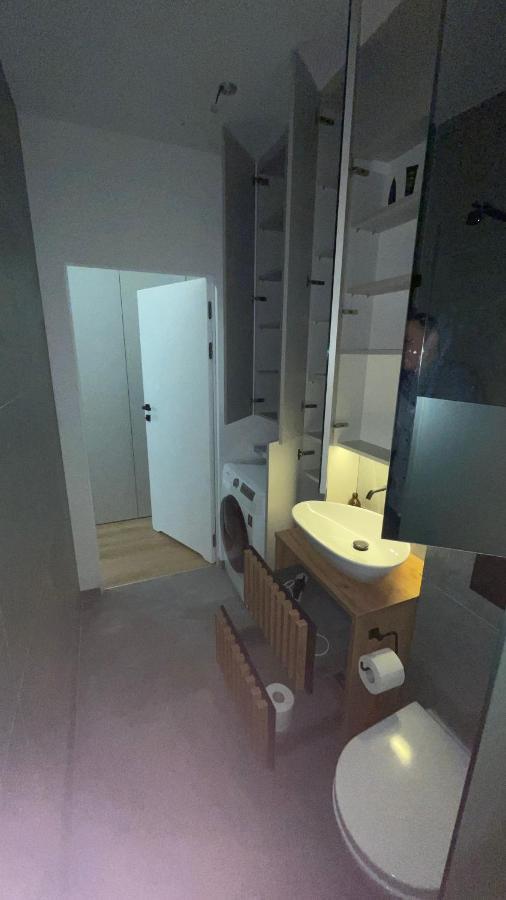4 Bed 2 Apartment *