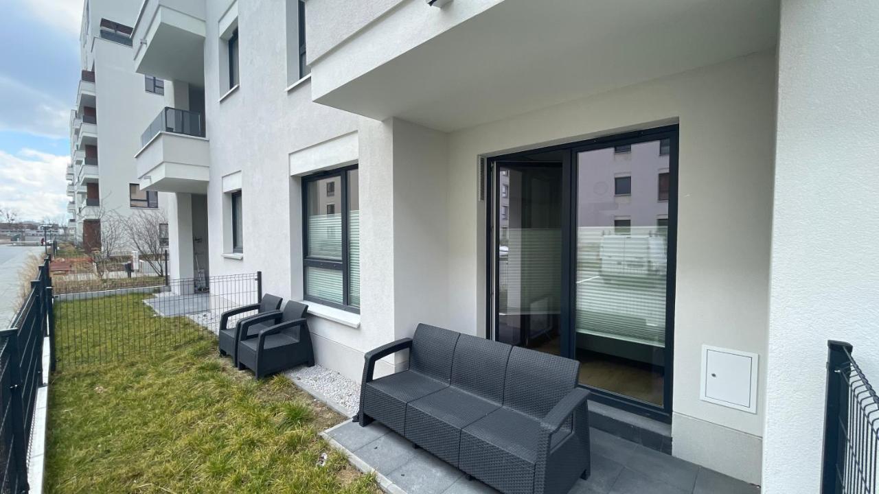 4 Bed 2 *